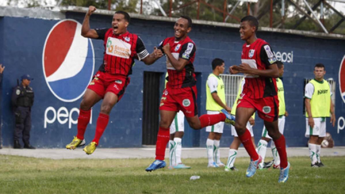 Deportes Savio golea a Platense y amenaza con el liderato