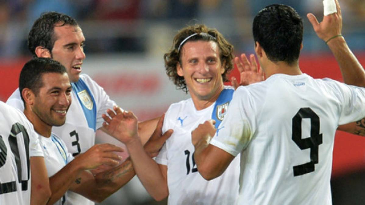 Con doblete de Forlán, Uruguay vence 4-2 a Japón en amistoso