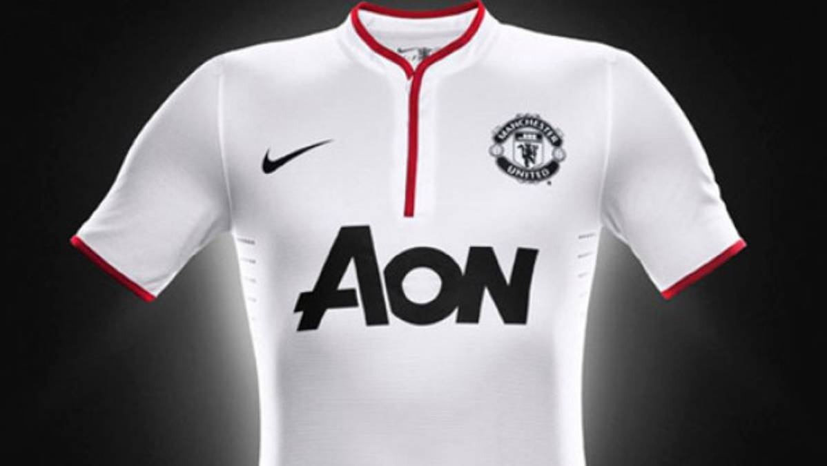 Manchester United presenta su nuevo uniforme de visita