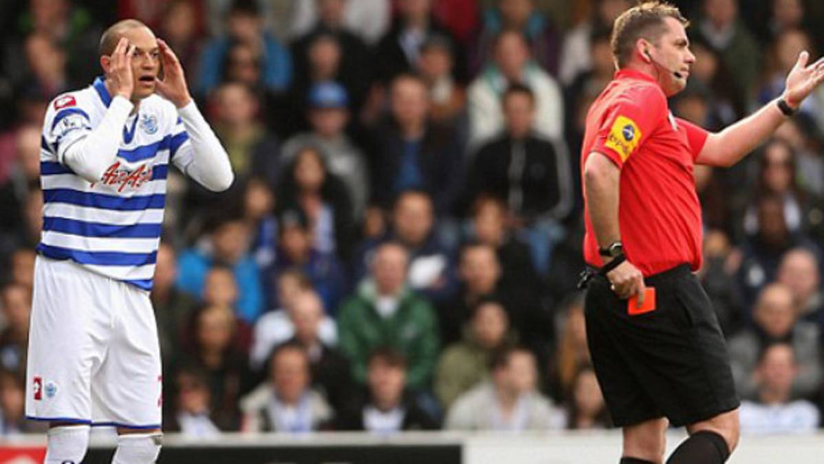 Brutal falta de Robert Zamora del QPR contra Jordi Gómez del Wigan