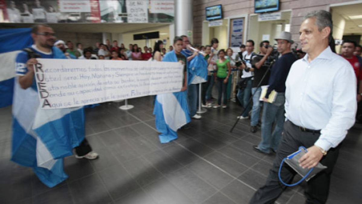 Entre lágrimas se fue Reinaldo Rueda