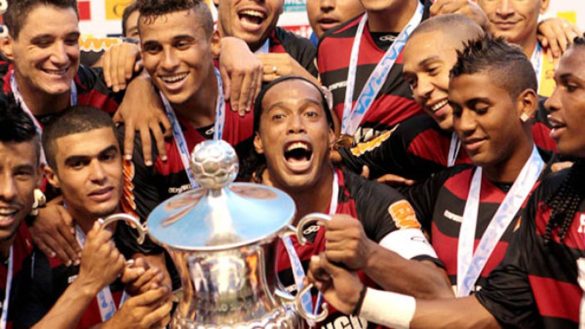 Ronaldinho gana primer título con el Flamengo