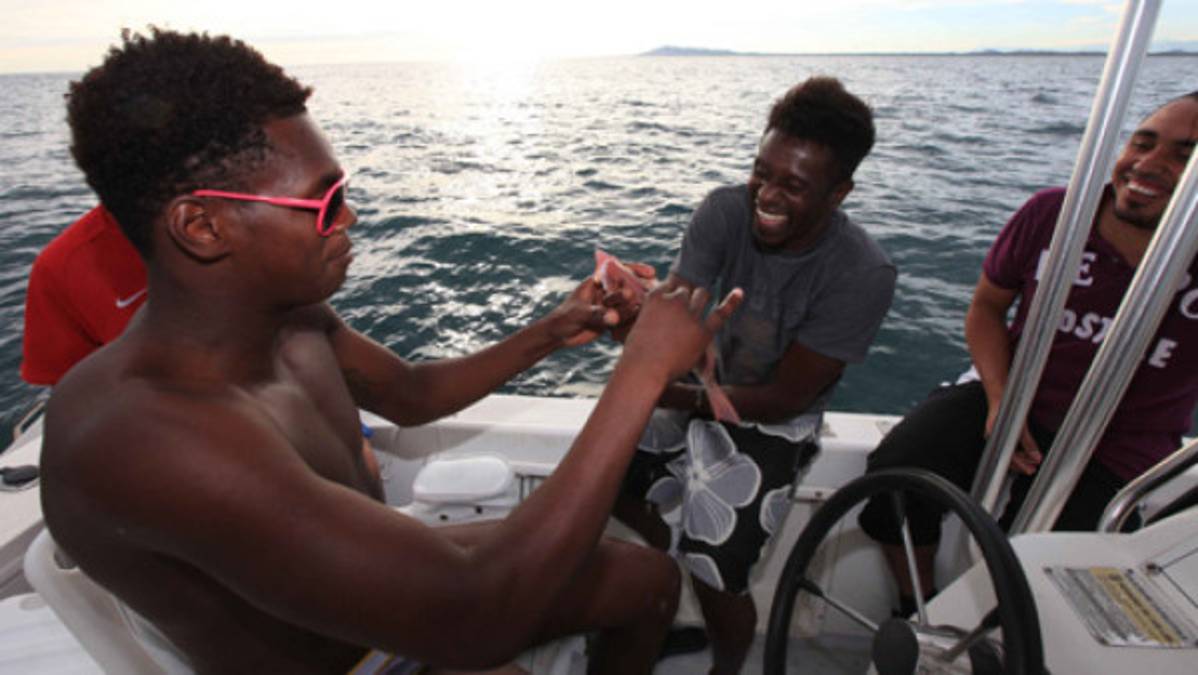 DIEZ se fue de pesca con Edgar Álvarez