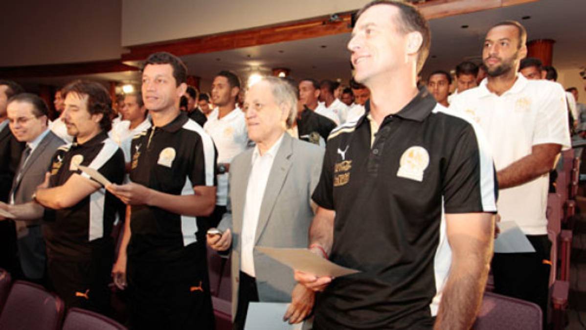 Olimpia presenta himno de su centenario