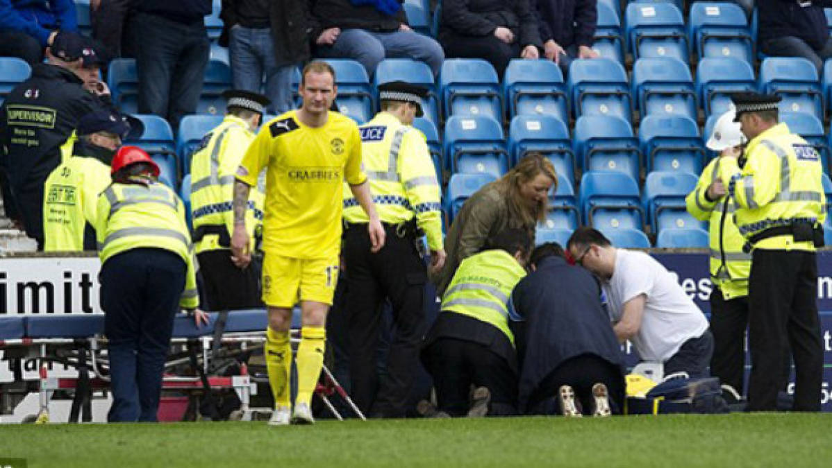 El Kilmarnock - Hibernian, suspendido por infarto de un aficionado