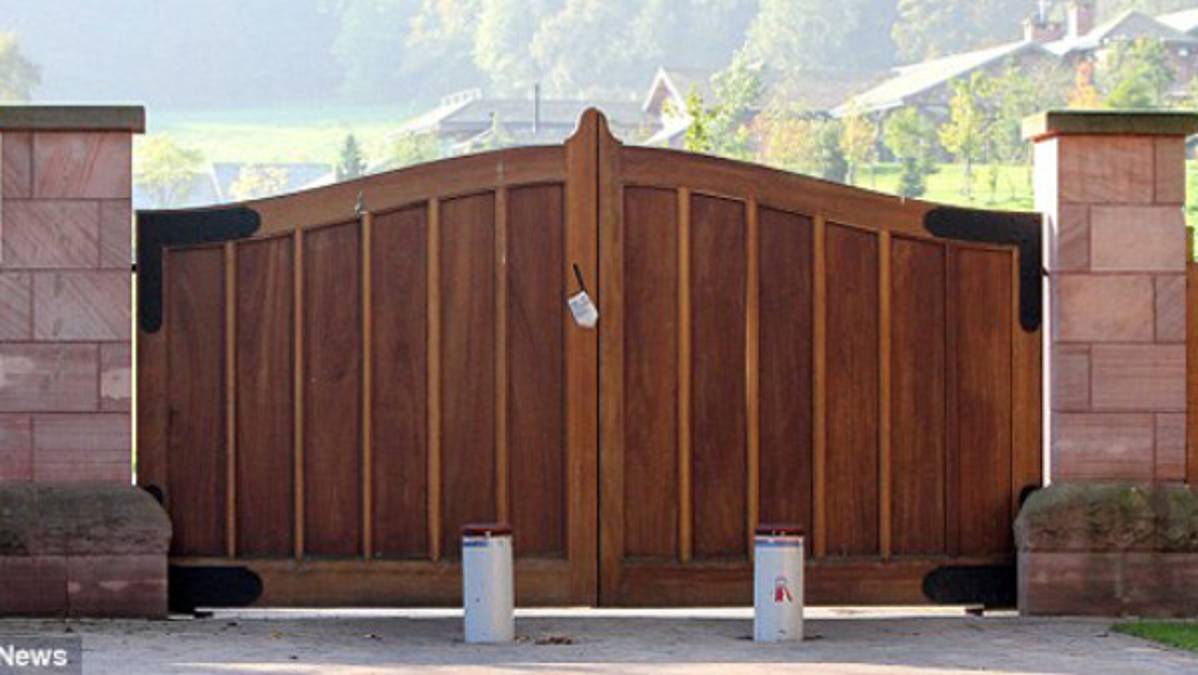 Aficionado del Manchester City fue a reclamarle a Carlos Tévez a su casa