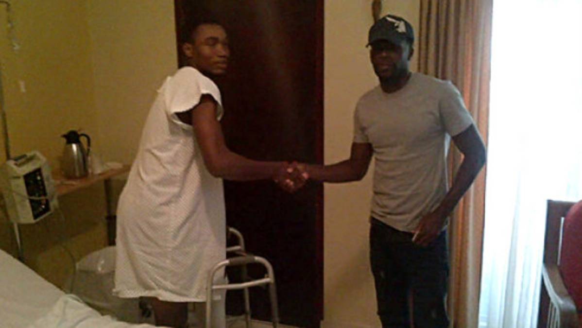 Johnny Barrios visitó en el hospital al panameño Mosquera