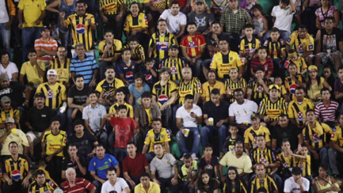 ¡Regresó el público al estadio Morazán!