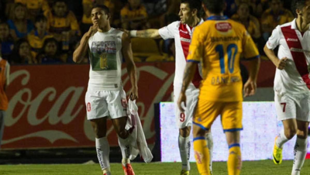 Delantero ecuatoriano Jefferson Montero llora por 'Chucho” Benítez