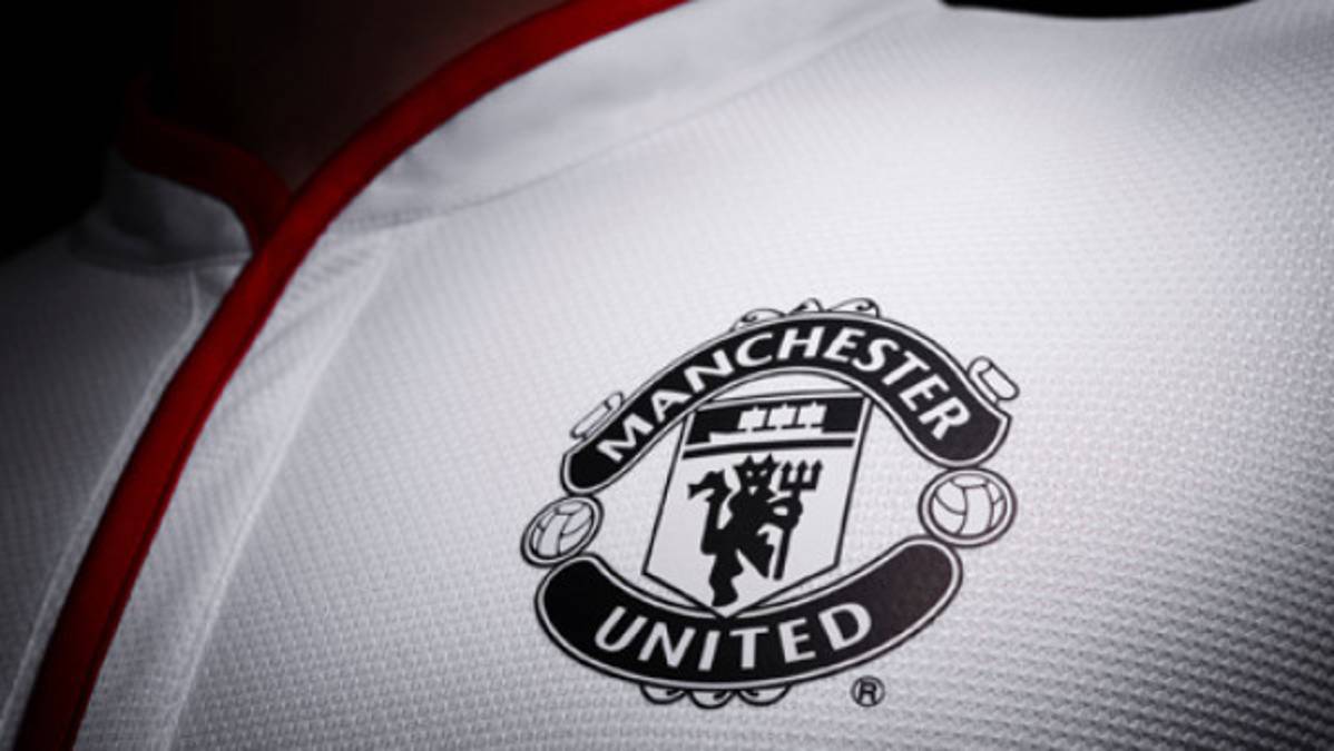 Manchester United presenta su nuevo uniforme de visita
