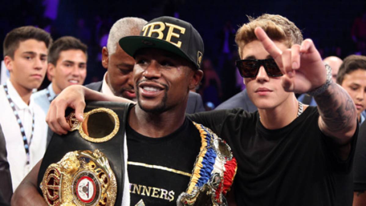 Justin Bieber acompañó a Floyd Mayweather en la pelea del año
