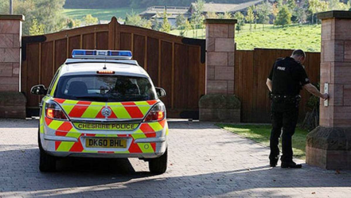 Aficionado del Manchester City fue a reclamarle a Carlos Tévez a su casa