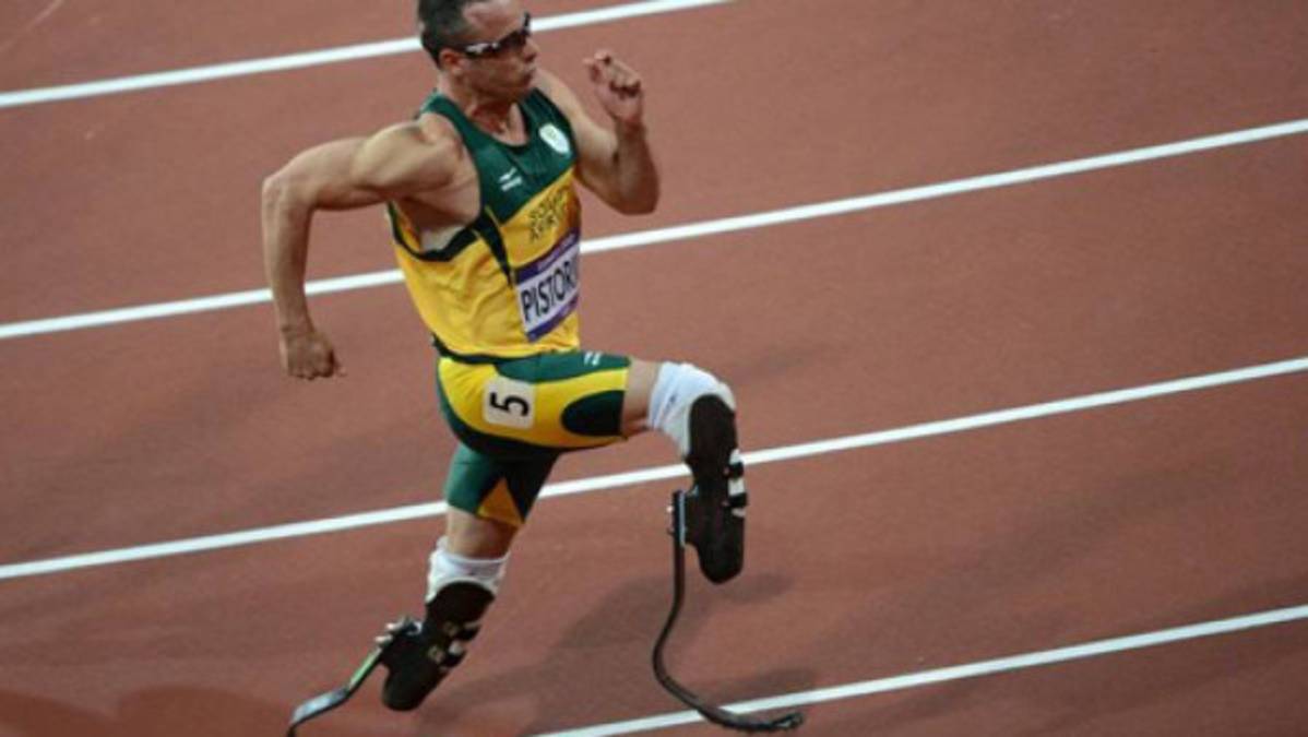 Pistorius, acusado de asesinar a su novia