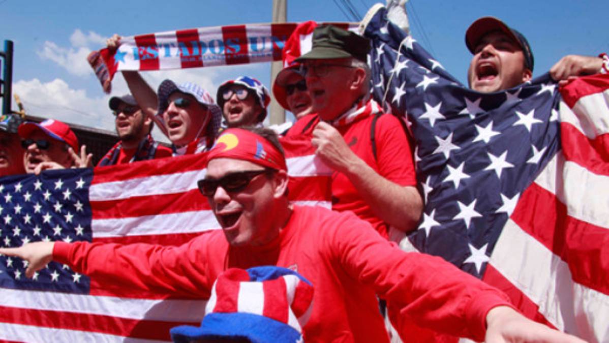 Afición estadounidense en el Olímpico