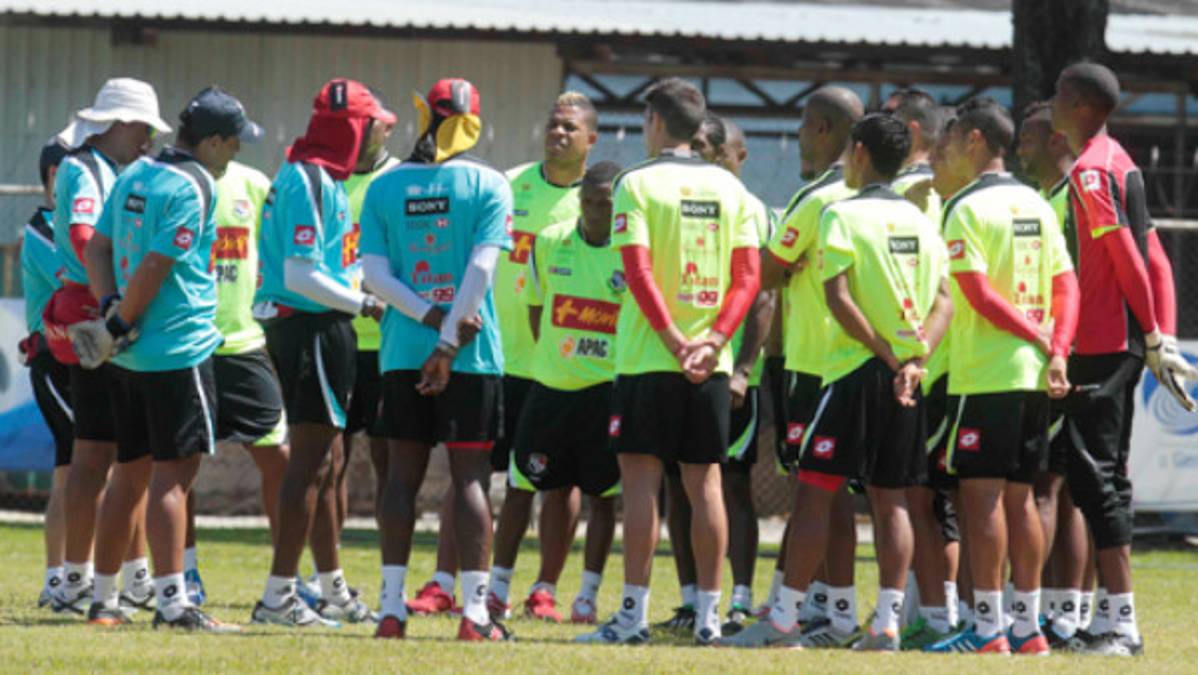 Panamá entrena con la cabeza en Honduras