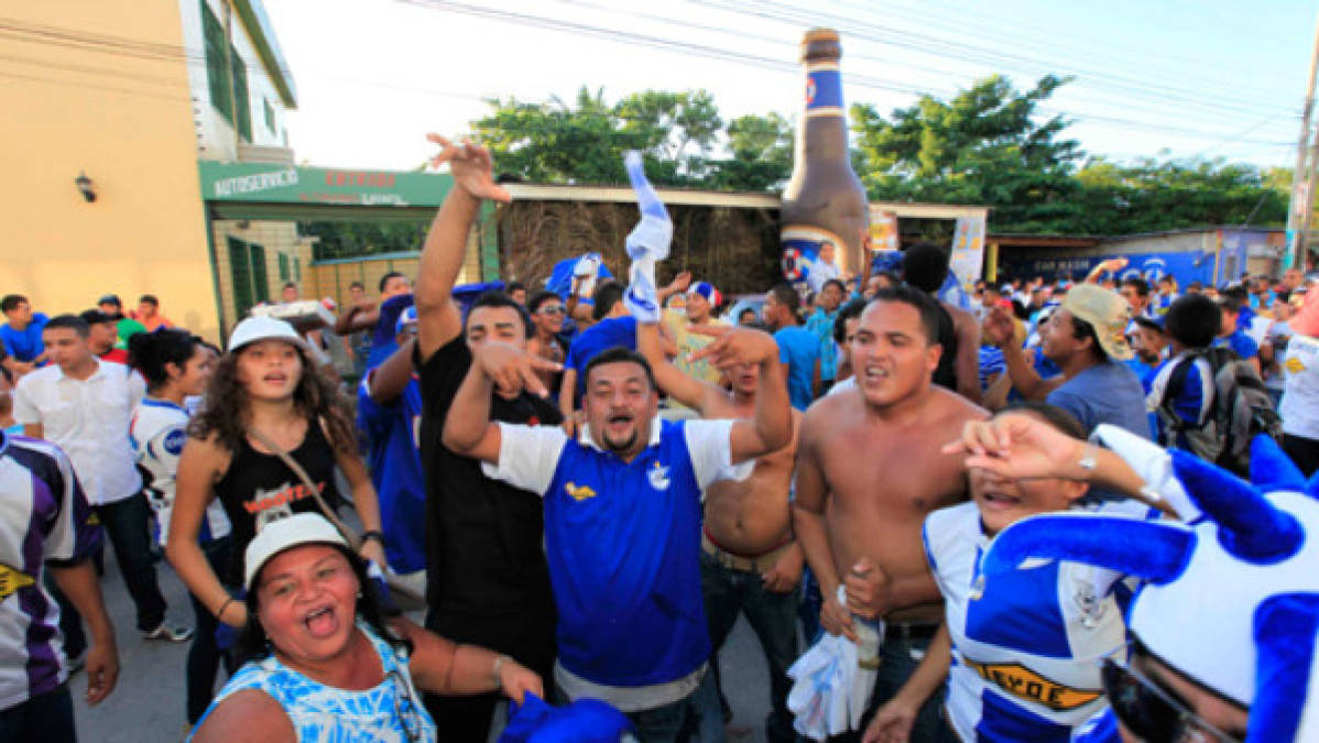 Locura en calles de La Ceiba por clasificación del Victoria a la final