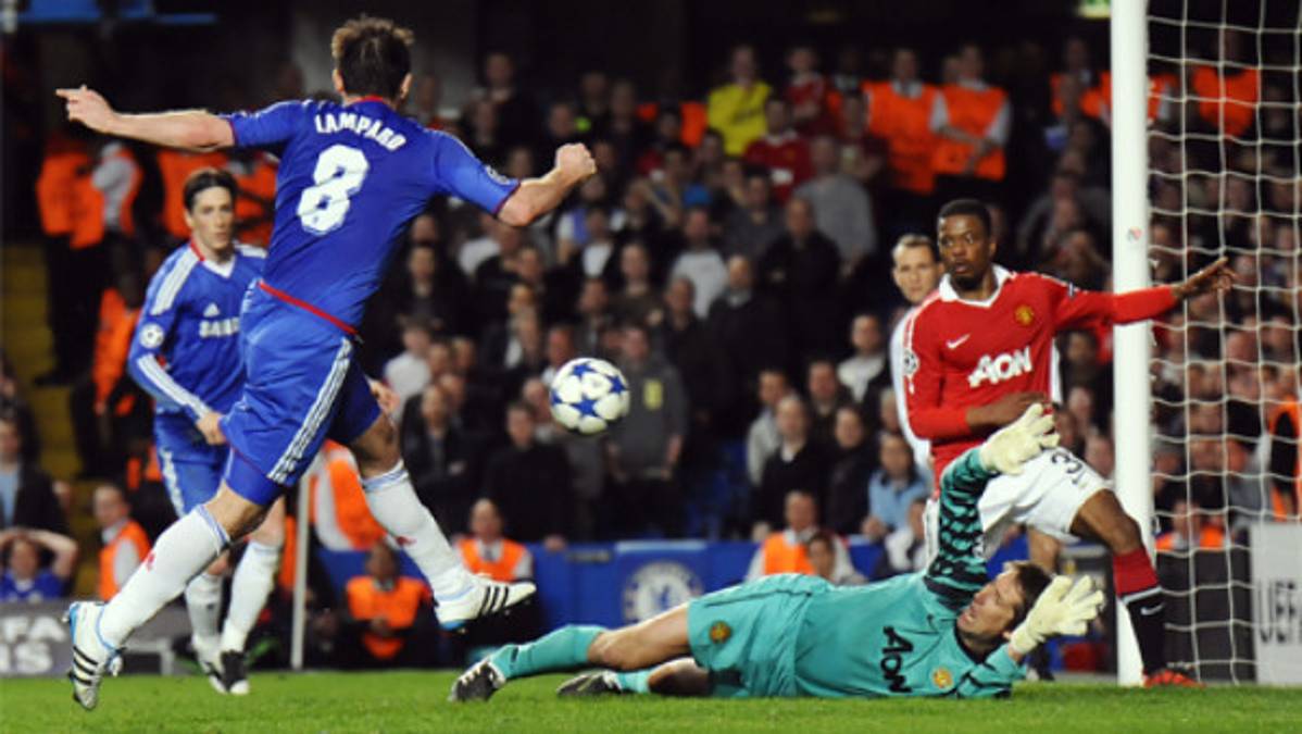 Manchester United vence al Chelsea y pone un pie en semifinales