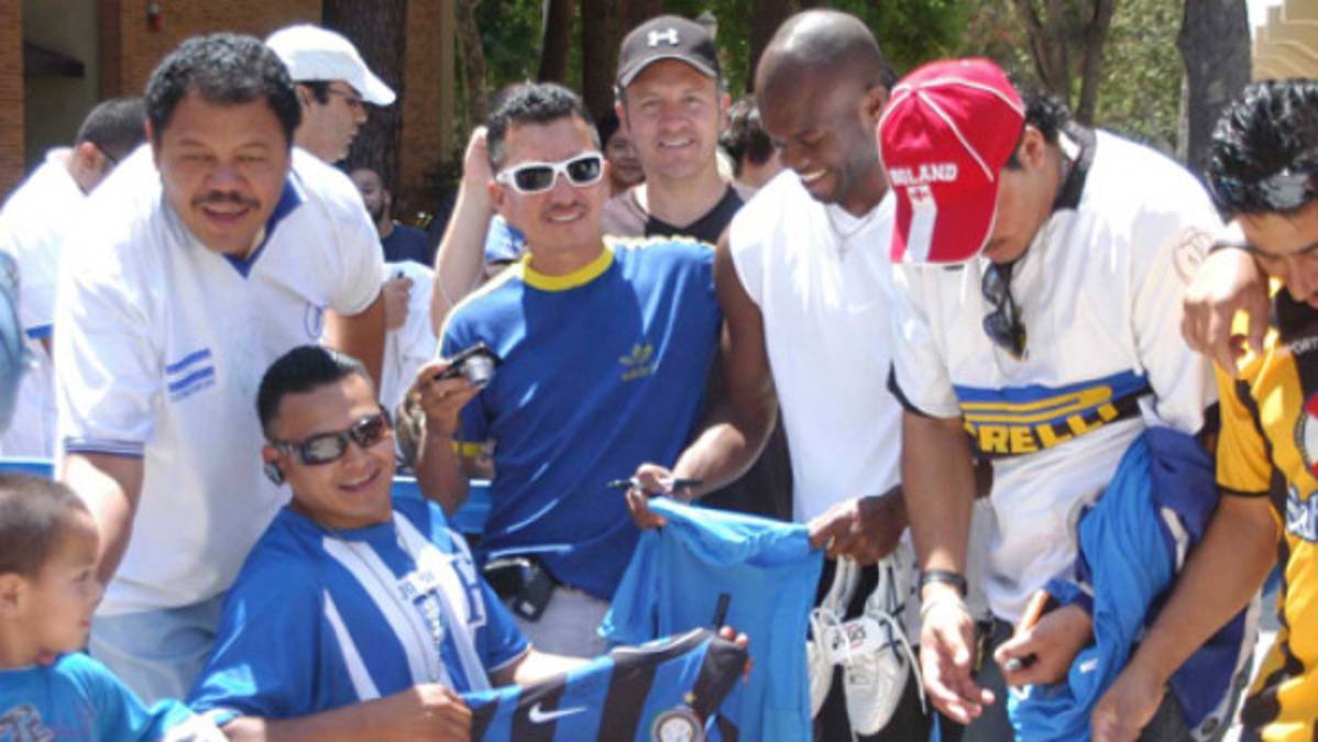 David Suazo y su carisma con los aficionados