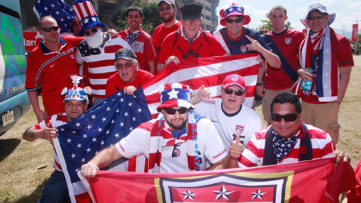 Afición estadounidense en el Olímpico