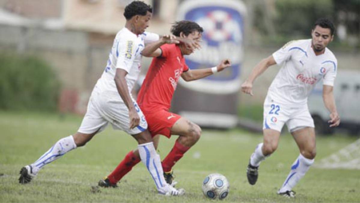 Olimpia se baja al Necaxa de la cima