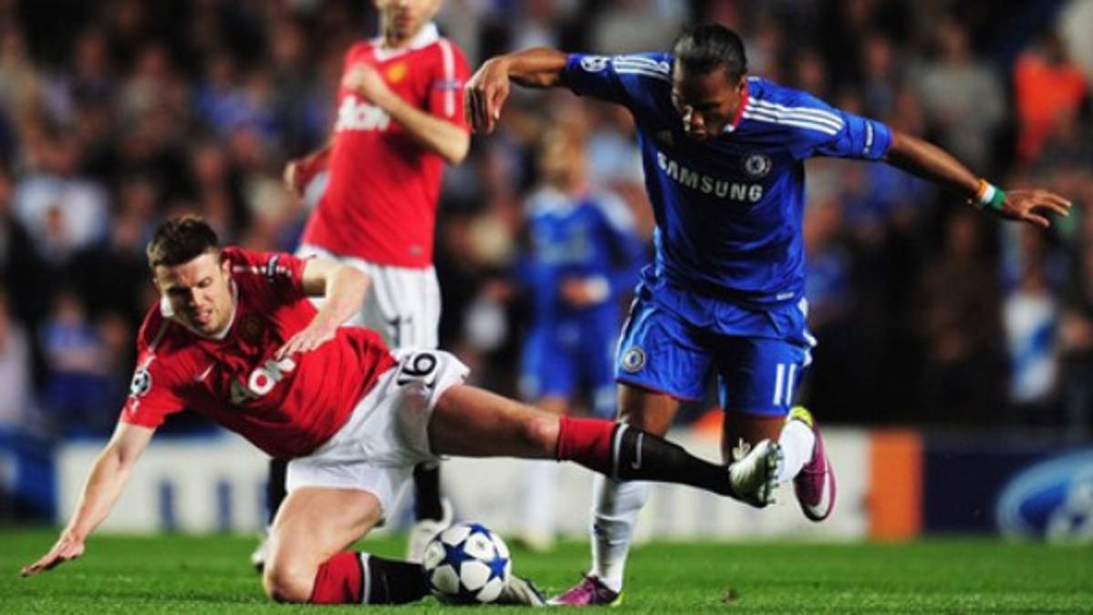 Manchester United vence al Chelsea y pone un pie en semifinales