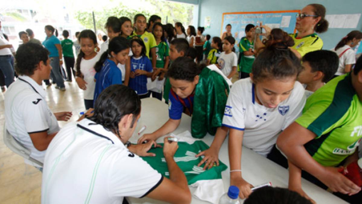 Marathón llevó alegría a escuela previo al clásico sampedrano