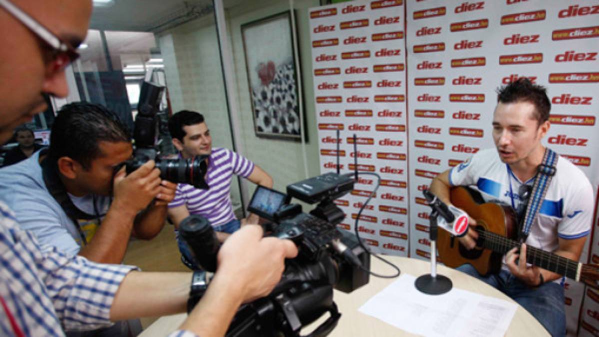 La canción de Polache tras ser deportado