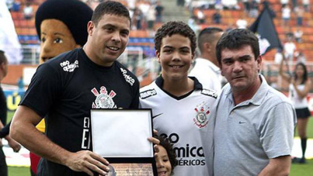 Ronaldo se despide de la afición de Corinthians