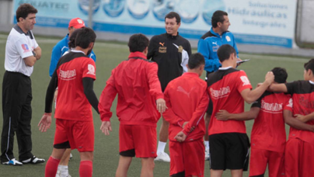 Héctor Vargas inicia pretemporada con Olimpia