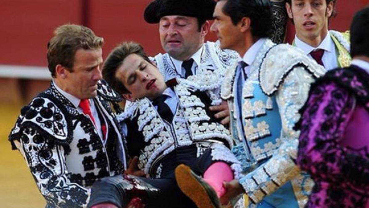 VIDEO: Torero 'Juli” López recibe una dramática cornada