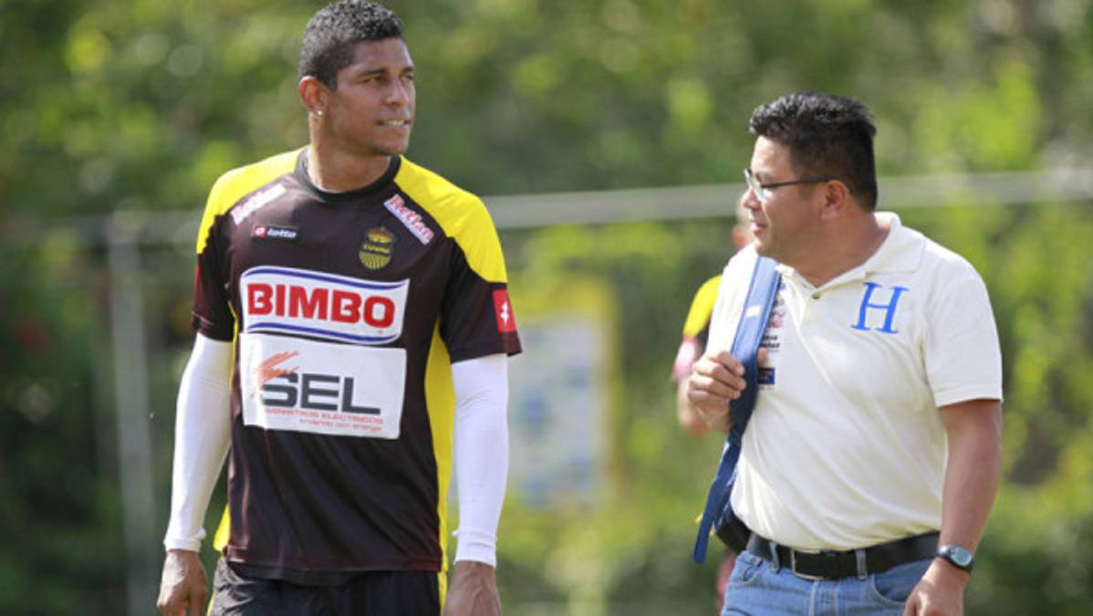 Médico de la selección examina lesión de Costly