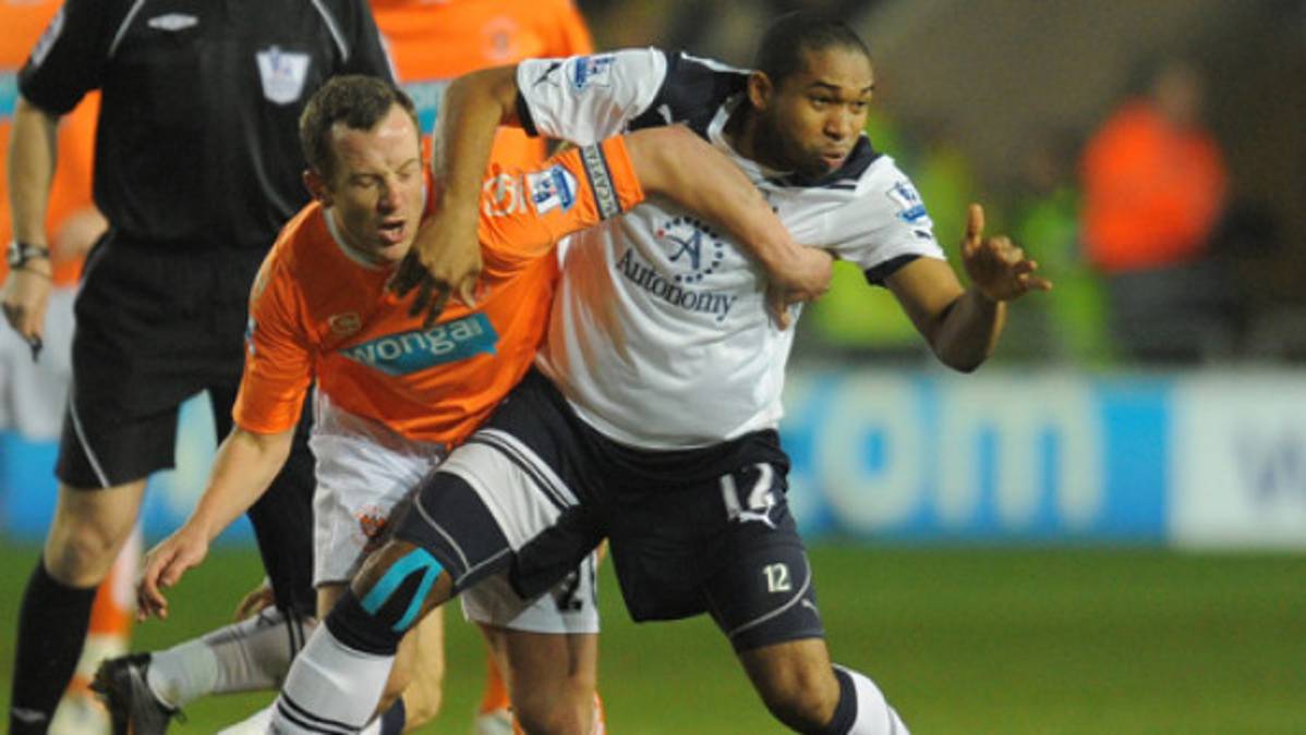 Blackpool hace tropezar al Tottenham
