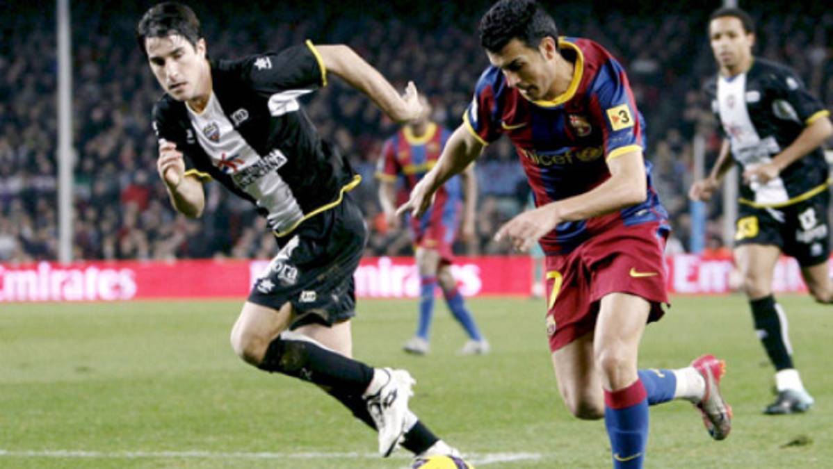 Pedro rescató al Barcelona ante Levante