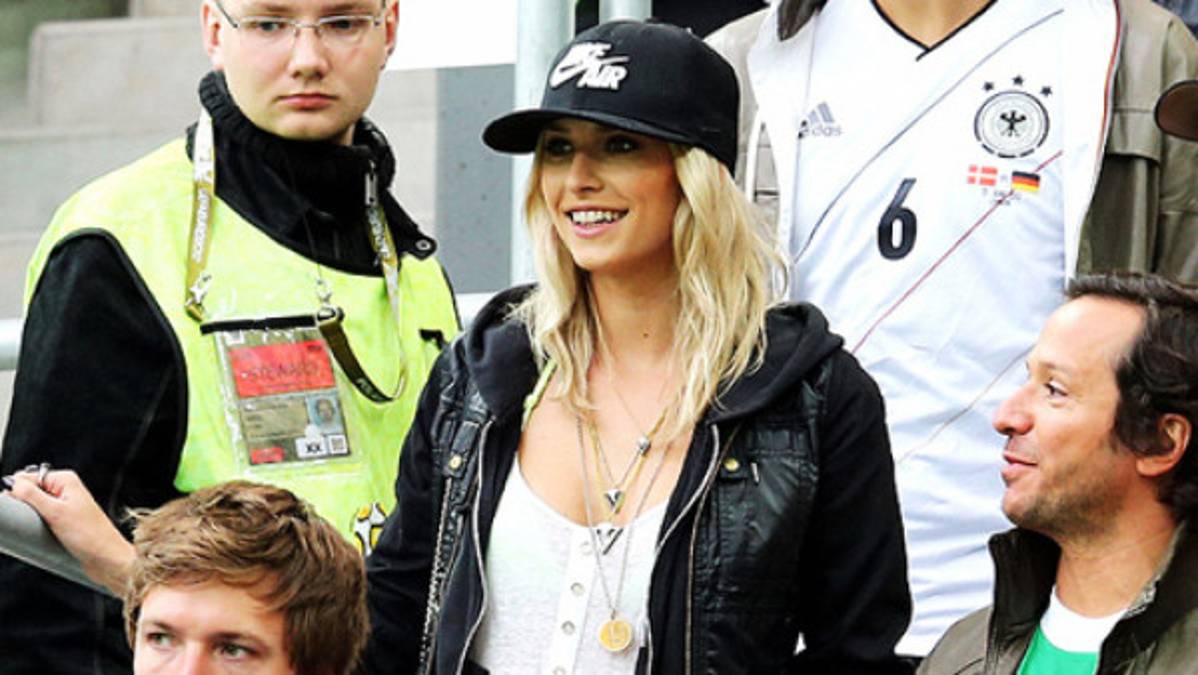 Las novias y esposas de los alemanes que engalanan la Euro