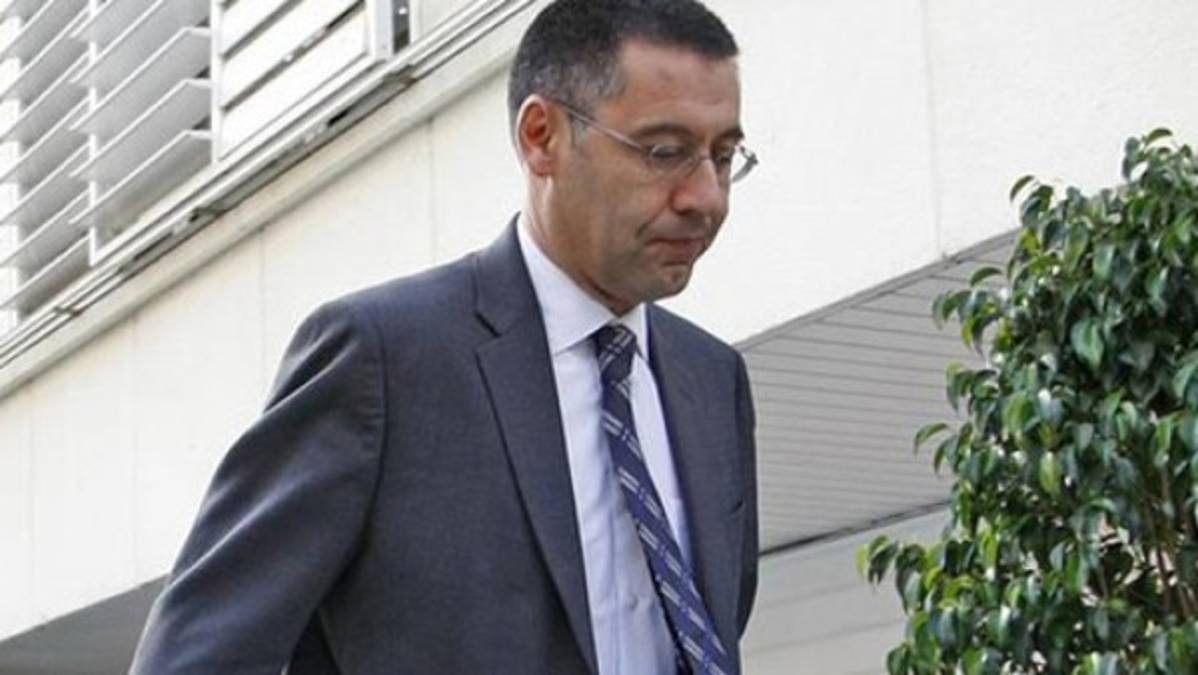 Barcelona agota todo por quedarse con Alex Song