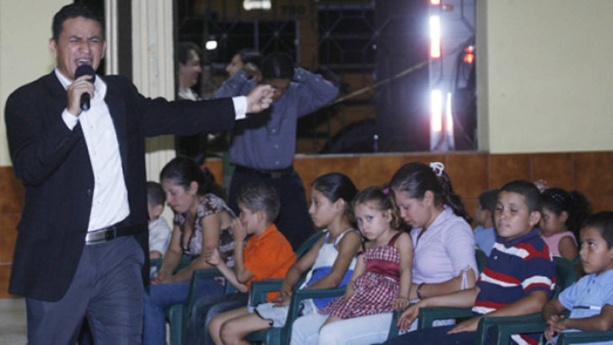 Carlos Oliva, futbolista y pastor evangélico