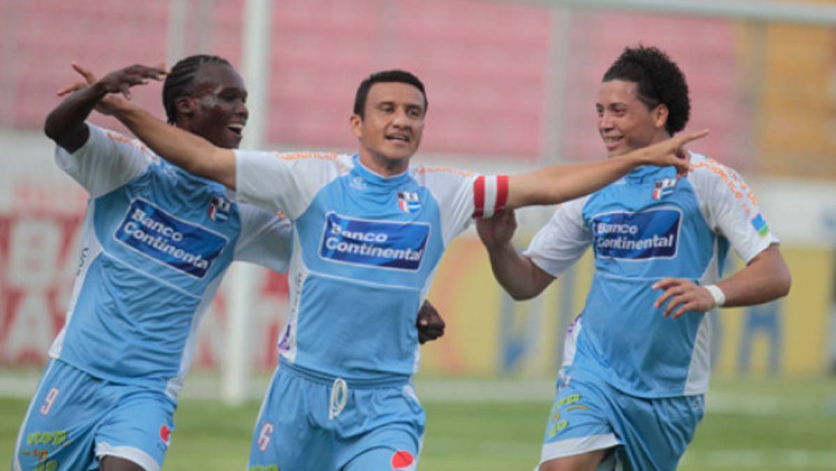 Olimpia defiende su corona goleando al Savio