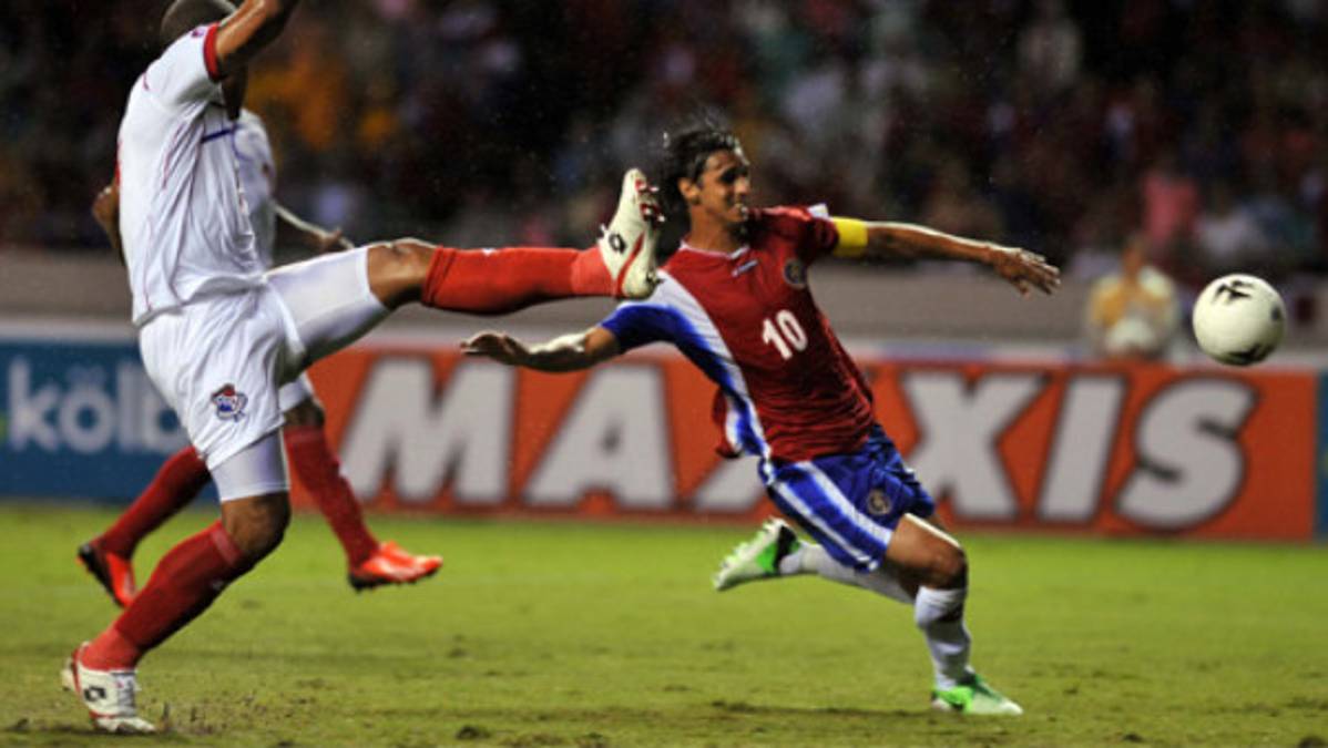 Costa Rica gana y ve Brasil 2014 más cerca