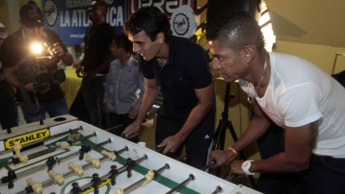 Wilfredo Barahona se roba el show imitando y cantando