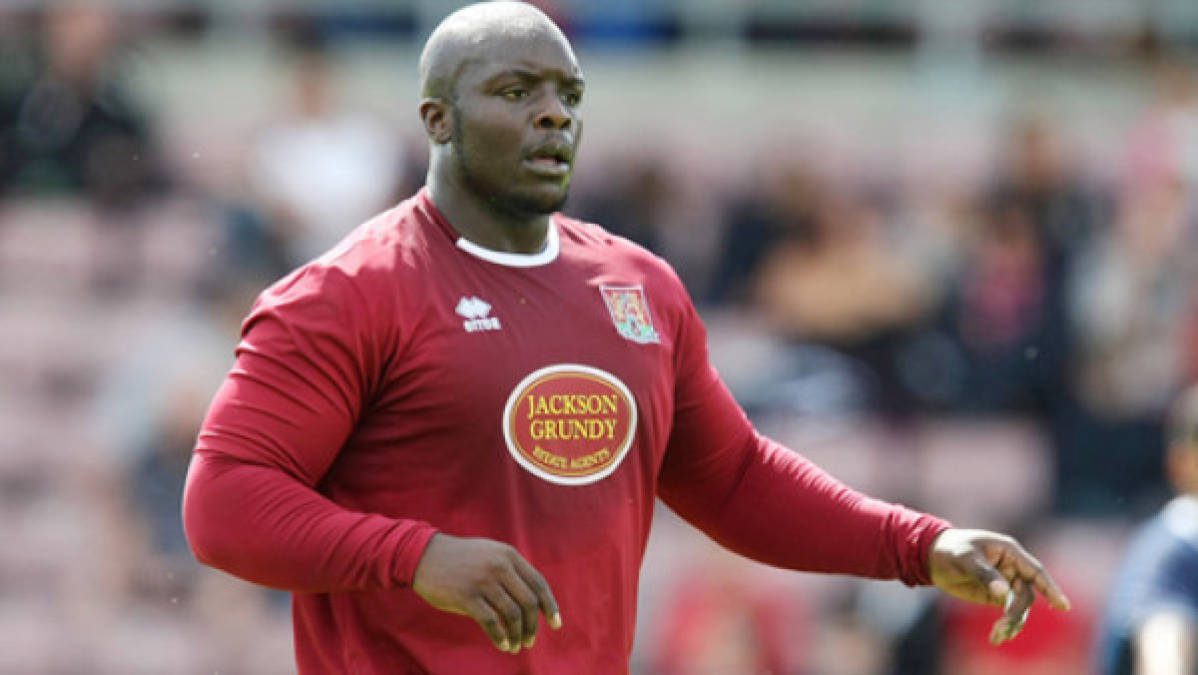 Adebayo Akinfenwa, el futbolista más grande y pesado del mundo