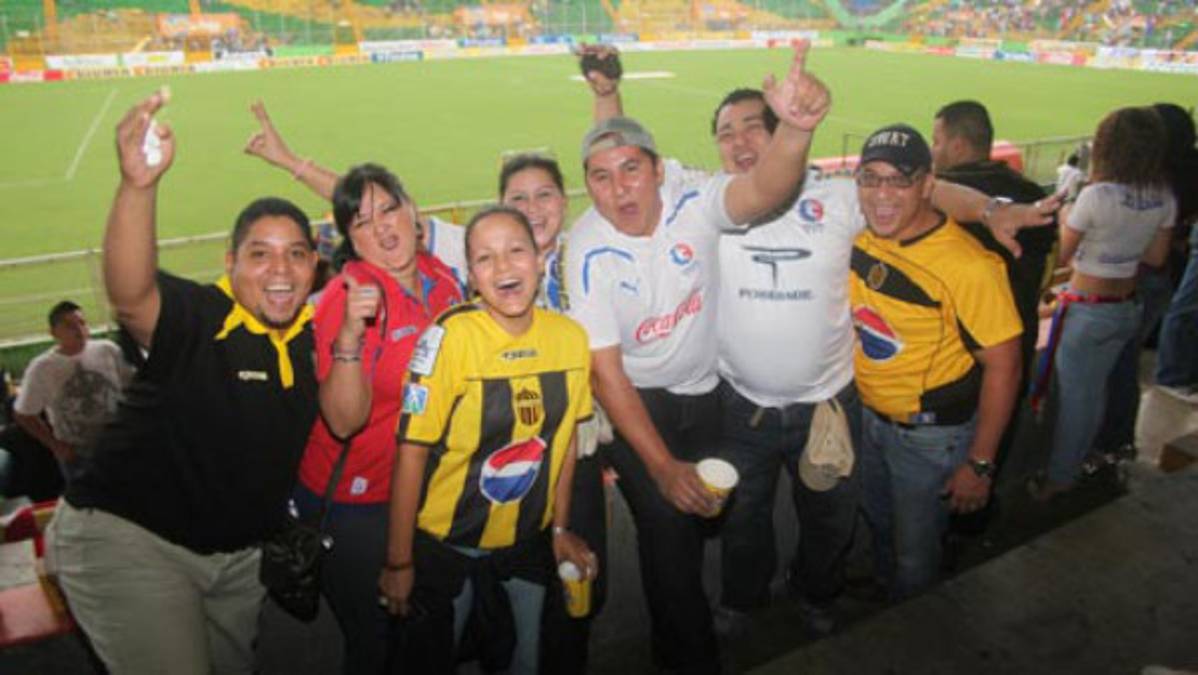 El ambiente de la final en el Morazán