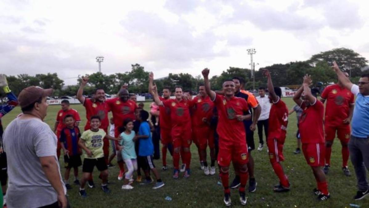 Peñarol Bijao se corona campeón invicto de la Liga de Veteranos Rolando Erazo