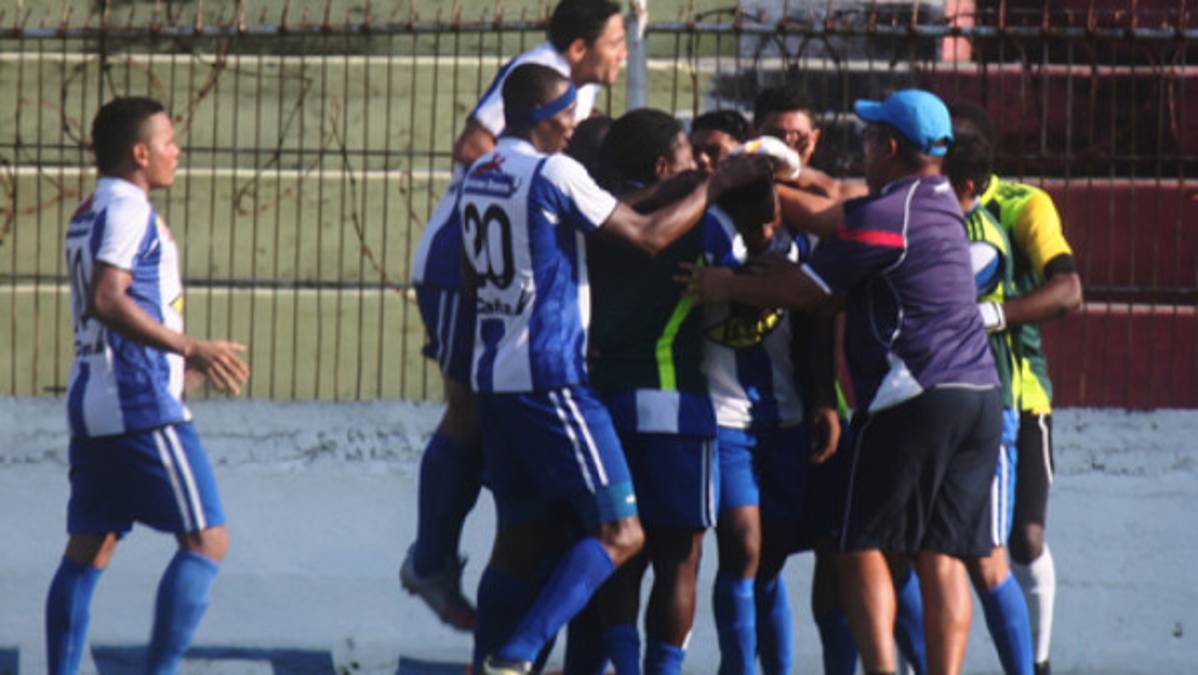 Victoria remontó y paralizó al Real España