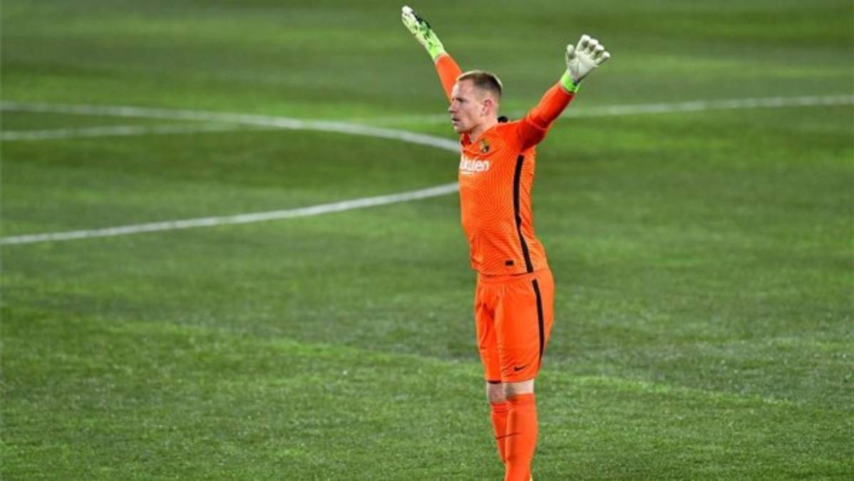 Sin brillo, el Barcelona superó al colero Huesca tras un gol de Frenkie de Jong y es quinto en La Liga