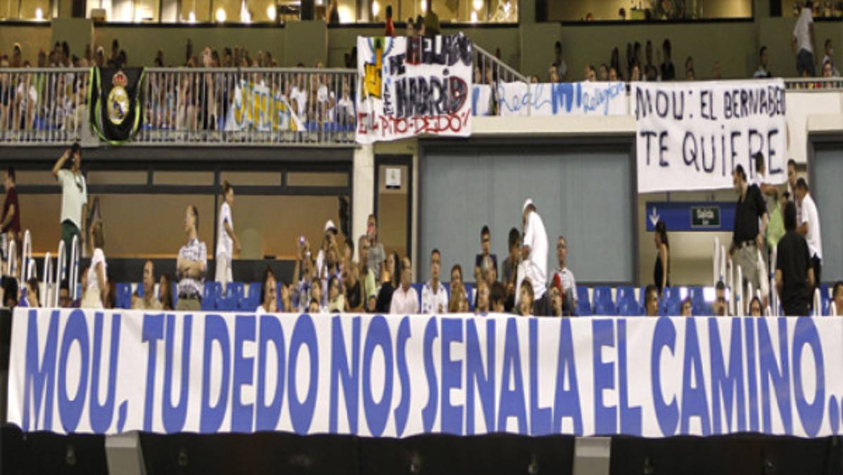 Mourinho aclamado por el público del Real Madrid