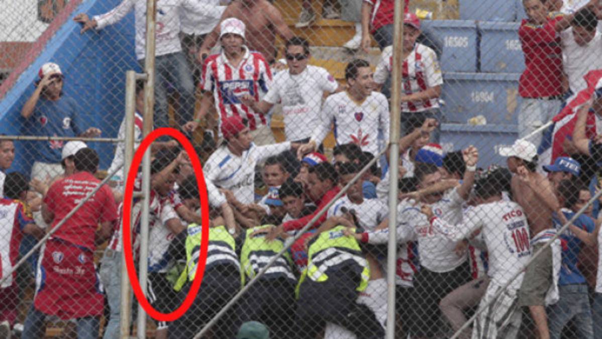 FOTOS: Así le robaron pistola a policía