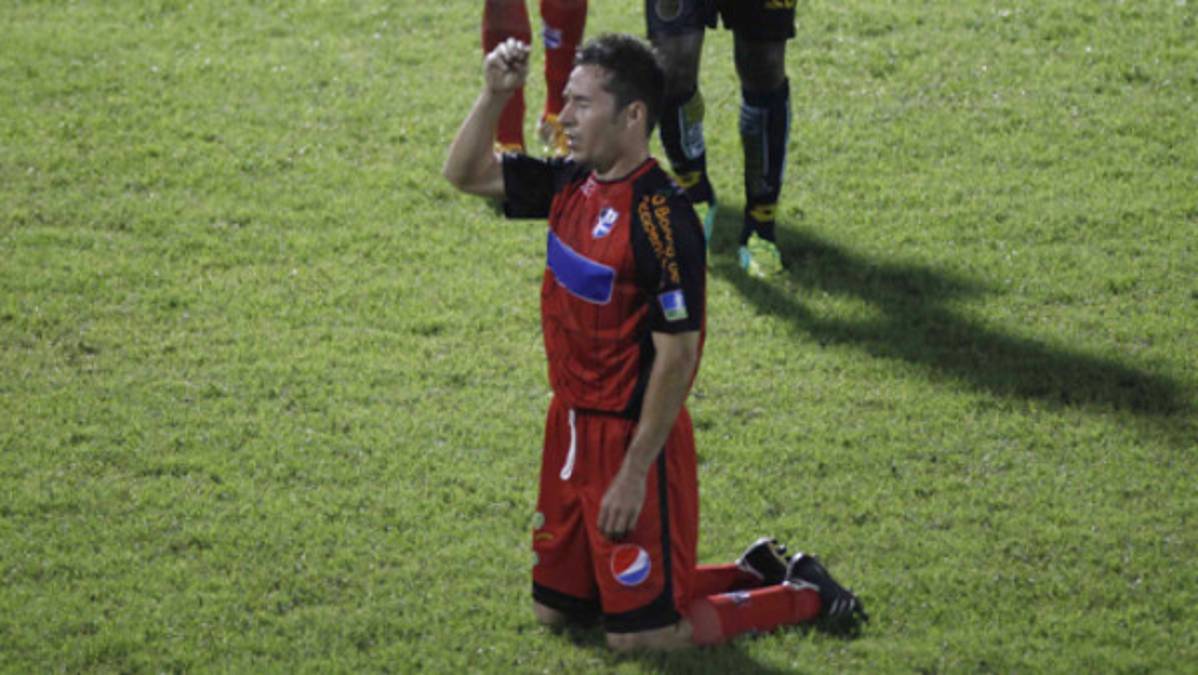 Polache debutó y se retiró con lágrimas