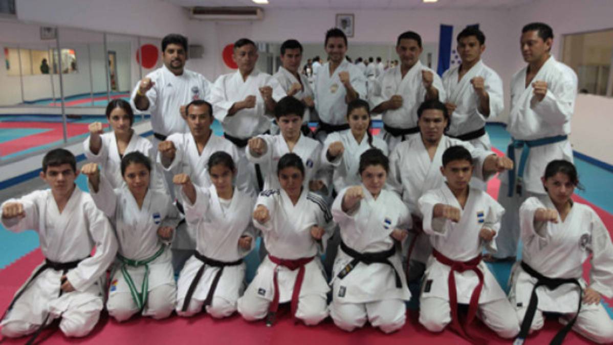 Diez no se le rajó al campeón mundial en Kata