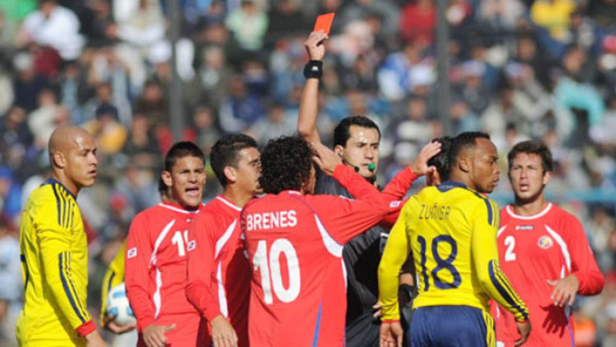 Costa Rica arranca con derrota