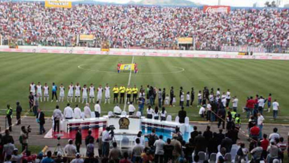 La afición le demuestra su amor a Wilmer